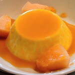 オー・ボール・ド・ロー - [デザート] ブランマンジェ, ココナッツ風味, マンゴーソース