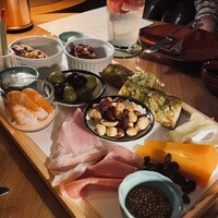 ザ タヴァン グリル＆ラウンジ - 