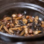 よし町 - 2024.11 猪と天然茸ご飯（猪、ハナイグチ、ムキタケ、舞茸、クリタケ、ナメコ、キクラゲ、香茸、ウラベニホテイシメジ）