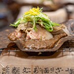 よし町 - 2024.11 朴葉焼き（自家製味噌、猪、里芋、天然舞茸、笹葱、柚子）
