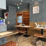 贅沢とんかつ アバンティ - この後、ほぼ満席に。低温調理やから、時間かかるけど、ぜひ食べて欲しい！