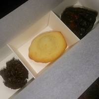 エスキス - カヌレ、マドレーヌ、チョコレートのお土産