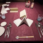 TRAIN SUITE 四季島 - テーブル雰囲気