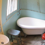 ワンダーキッチン - バス、トイレ付のエスニック店です！(笑)