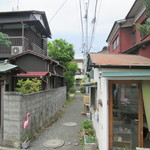 ワンダーキッチン - この路地の先！