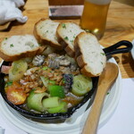 炭焼炉端ふじやま - 牡蠣と白葱のアヒージョ