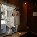 クレープ えんどう - 2階のイートインは4席