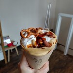 クレープ えんどう - ビターカラメルとナッツ