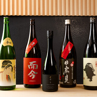 希少な銘柄「鷹ノ目」も含めた、定番～季節ものまで揃う日本酒