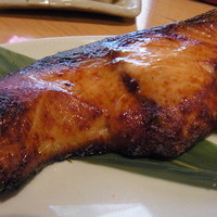 伊豆の旬 やんも 南青山店 - 肉厚のわらさ柚香焼き