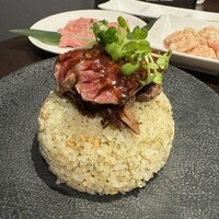 老舗精肉店直送 千種焼肉 飛騨牛の奴隷 千種店 - 和牛ガーリックライス
