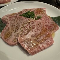 老舗精肉店直送 千種焼肉 飛騨牛の奴隷 千種店 - ランプ