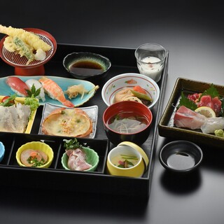 【ランチ】御膳やお重、定食や麺類等お食事充実