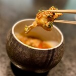 イチリン ハナレ - ❹丹波高坂地鶏のよだれ鶏
      〜スペシャリテは脂がのった高坂地鶏を使い、ソースが絡んだウマウマなよだれ鶏。東京チャイニーズ一凛から引き継がれたスペシャリテですが、今後は発展的な料理にして頂きたいものだ。