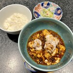 イチリン ハナレ - ⓬白子の麻婆豆腐
      〜辛めの麻婆豆腐に白子が入ると、優しい辛味に変わり濃厚な舌触りがワクワクしちゃう。