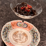 イチリン ハナレ - ➓蕨の春雨
      〜なかなかのビジュアルだがさっぱりした味わいは予想外かな。黒酢と発酵唐辛子で作ったしっかりと酸辣ソースに。