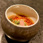 イチリン ハナレ - ❹丹波高坂地鶏のよだれ鶏
      〜スペシャリテは脂がのった高坂地鶏を使い、ソースが絡んだウマウマなよだれ鶏。東京チャイニーズ一凛から引き継がれたスペシャリテですが、今後は発展的な料理にして頂きたいものだ。