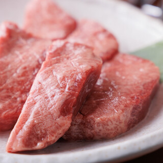 炭火焼きで引き出す◆厚切り牛タンと匠ハラミのジューシーな旨味