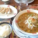 おおぎやラーメン - みそラーメンと餃子セット　1,000円