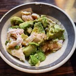 炙りま専科 - ササミとアボカドのわさび醤油和え