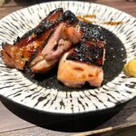 立ち呑み ソメアカ - 若鶏の黒酒焼き（技が光ね）
