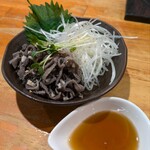 庄内ホルモン - センマイ刺しをごま油で。