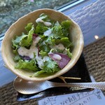 木のなか - 美味しいナッツドレッシングのサラダ