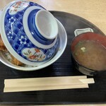 天丼屋 ふくすけ - 味噌汁の影には梅干し様が隠れている♡