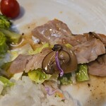 キッチン ブルー グローブ - ポルチーニを乗せて