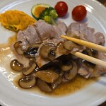 キッチン ブルー グローブ - ひと切れ目のソテー