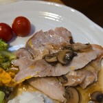 キッチン ブルー グローブ - ポルチーニを乗せて