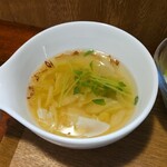 キッチン ブルー グローブ - 白菜スープのアップ