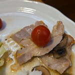 キッチン ブルー グローブ - トマトを添えて