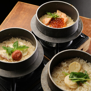 牛肉の黒胡椒マリネや釜飯など、こだわりの一品料理もどうぞ