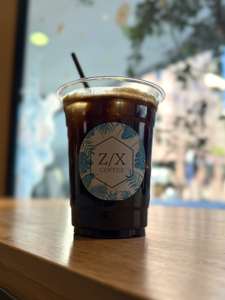 本格コーヒーとケーキのハーモニーを楽しめる『Z/X coffee
