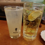 生レモンハイ（320円）と特製チューハイ（230円）