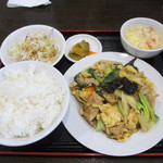 環球中華食堂 - 豚肉と玉子ときくらげ炒め定食