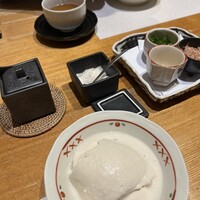 豆腐懐石 くすむら - おぼろ豆腐　ほんのり温かいので香りと大豆の旨みがダイレクト