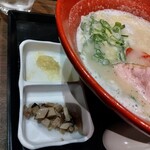 麺や いま村 - 【味変アイテム】レモン生姜（上）とキノコのオイル煮（下）