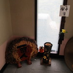 一閑人 - 玄関には竹灯篭などいろいろ飾られていました