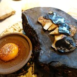 エースホテル京都 - 黒アワビ茸　卵黄　燻製かぼちゃ