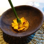 エースホテル京都 - ハマナスのソース、マリーゴールドの刷毛