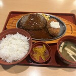 ジョイフル - 料理写真:ハンバーグ&かにクリームコロッケ955円、Aセットご飯大盛り328円