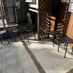 うなぎ 和友 - 8:30に待ち用椅子が用意されます