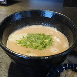 弘明寺丿貫 - 天然ブリの”和え”つけ蕎麦のつけ汁