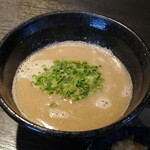 弘明寺丿貫 - 天然ブリの”和え”つけ蕎麦のつけ汁