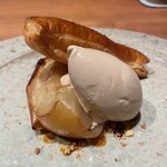 しろ - このデザートはイタリアンテイスト感じます。紅玉のジェラート。流石です！