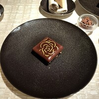 ベージュ アラン・デュカス 東京 - 