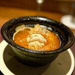 アカ - ❺タラの白子と車海老のアヒージョ
      〜ニンニクと濃厚な車海老味噌が更にねっとりとした濃厚なタラの白子を絡めたアヒージョ。定番だがあらためて"美味いな〜"と驚かされる。自家製ライ麦パンに染み染みで旨し。