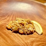 アカ - ❽香箱蟹のパエリア
      〜最初は何もつけずにそのまま頂くが、深い味わいが絶妙でいつもながら感心してしまう。それからレモンとアリオリソースでちょっと味変するが、先程のアヒージョをかけてもまた旨し。